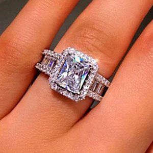 Beautiful Solitaire Wedding/Engagement Ring Size 8
